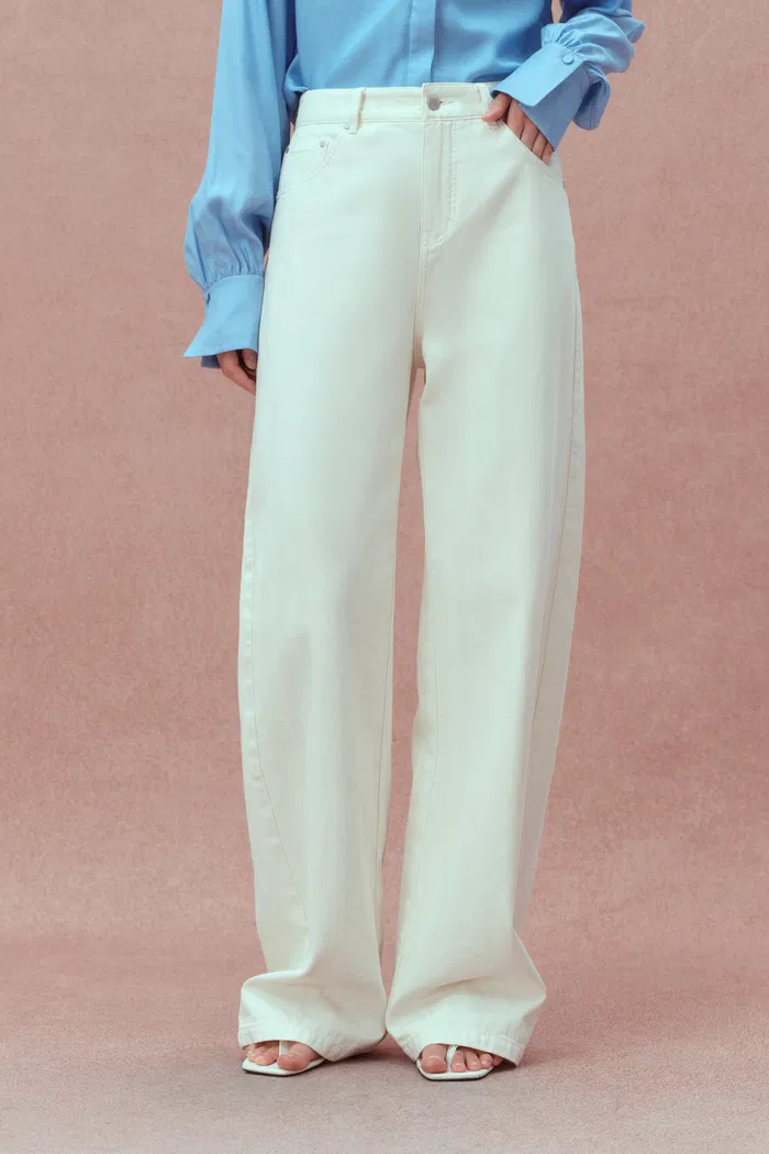 Akari Barrel Leg Jeans in Cotton Denim - Image 4