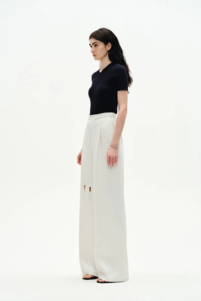 Alexa V Neck Short Sleeve Sweater in Rare Alxa Cashmere Blend - Image 3