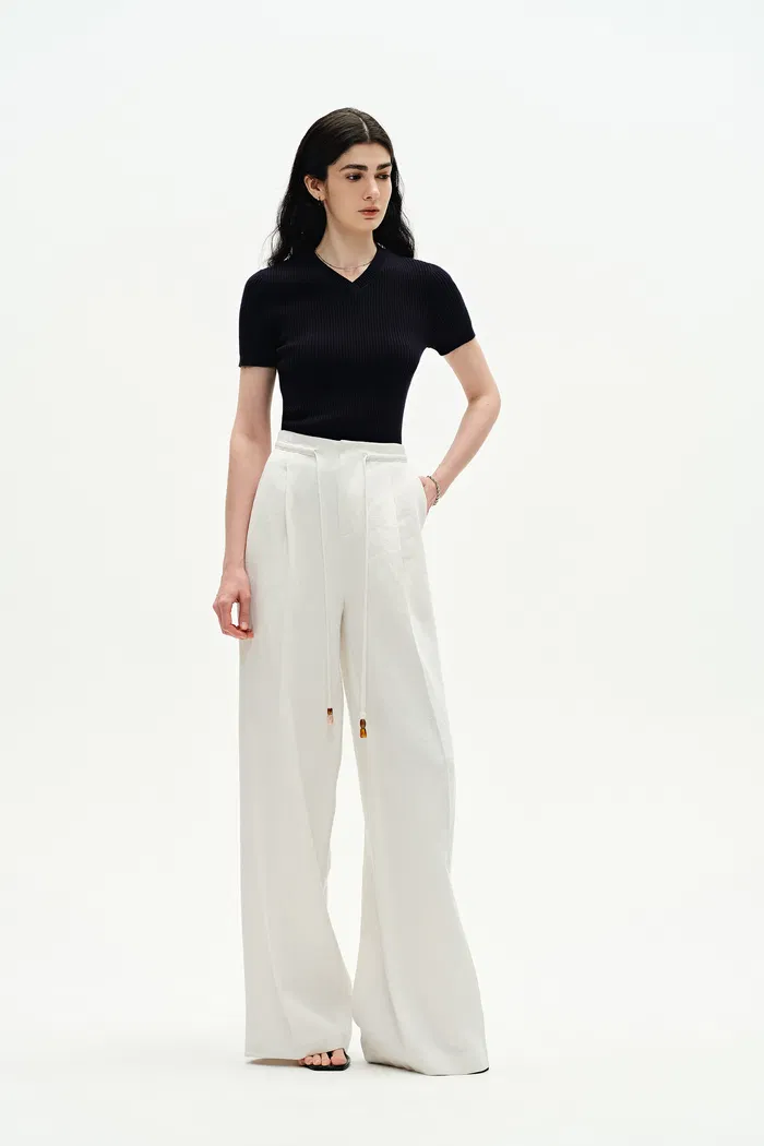 Alexa V Neck Short Sleeve Sweater in Rare Alxa Cashmere Blend - Image 4