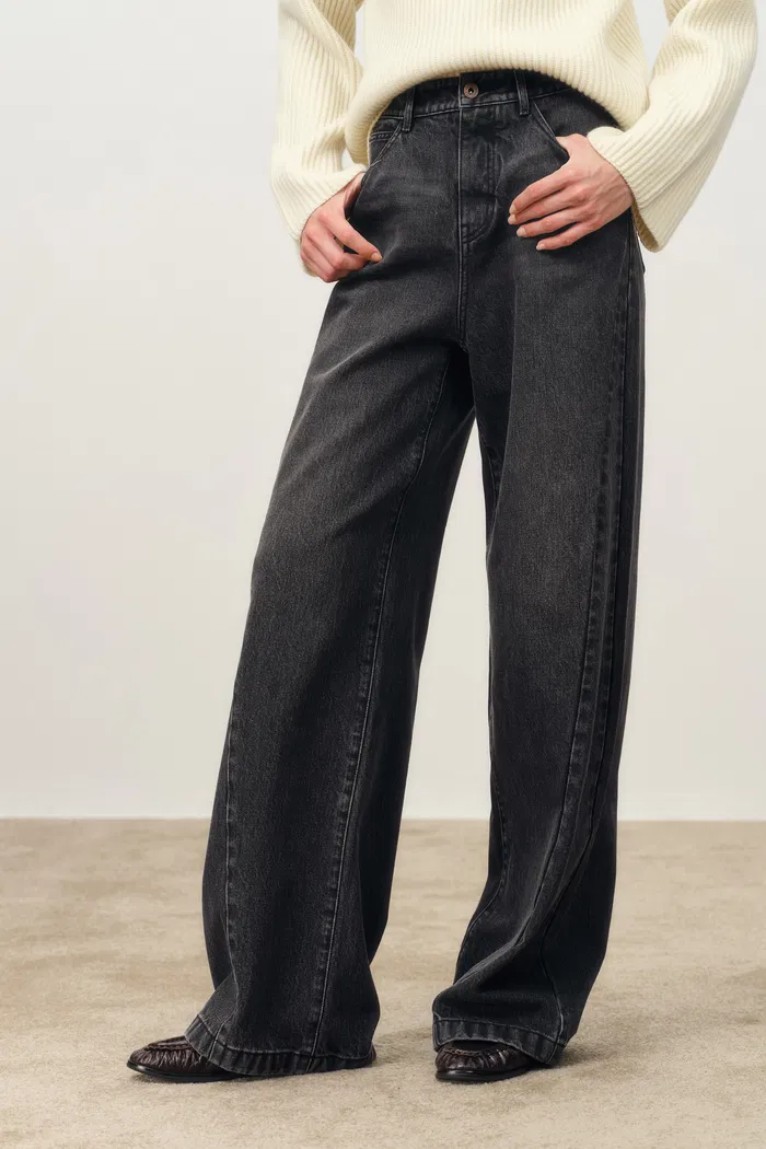 Astrid Slanted Side Seam Barrel Jeans in Cotton Denim - Image 4