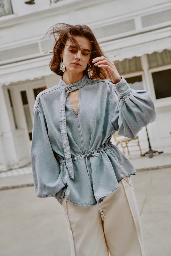 Aurore Button Collar Drawstring Lantern Sleeve Blouse in Cotton-Linen Denim