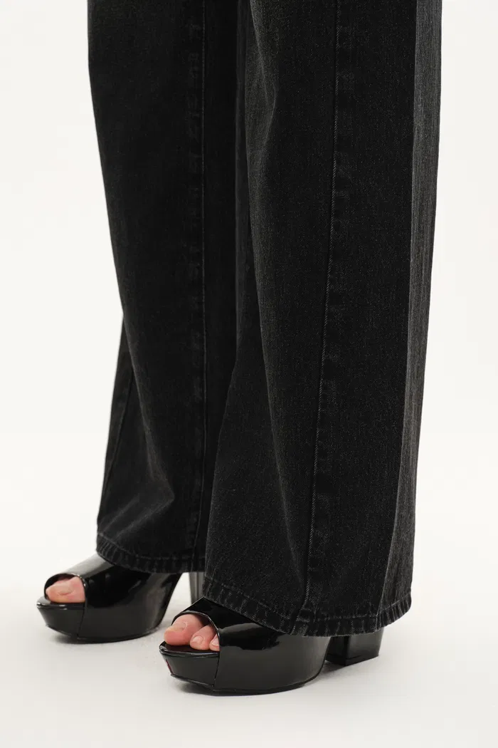 Balled Straight Leg Jeans in Cotton Denim - Image 7