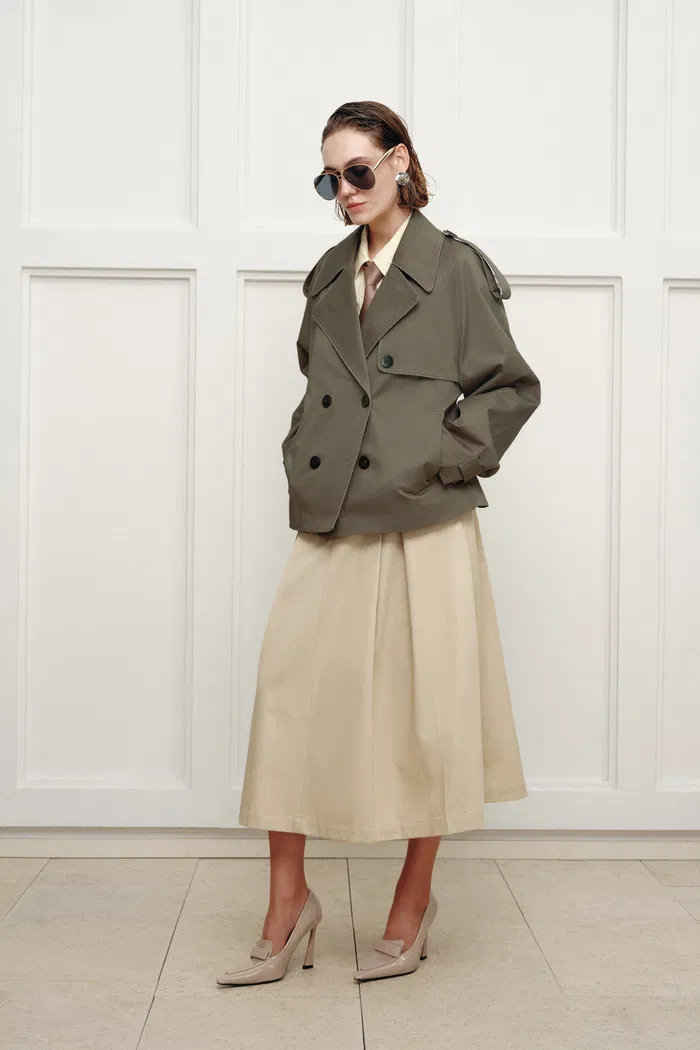 Beatrice Short Trench Coat in Cotton Twill - Image 3
