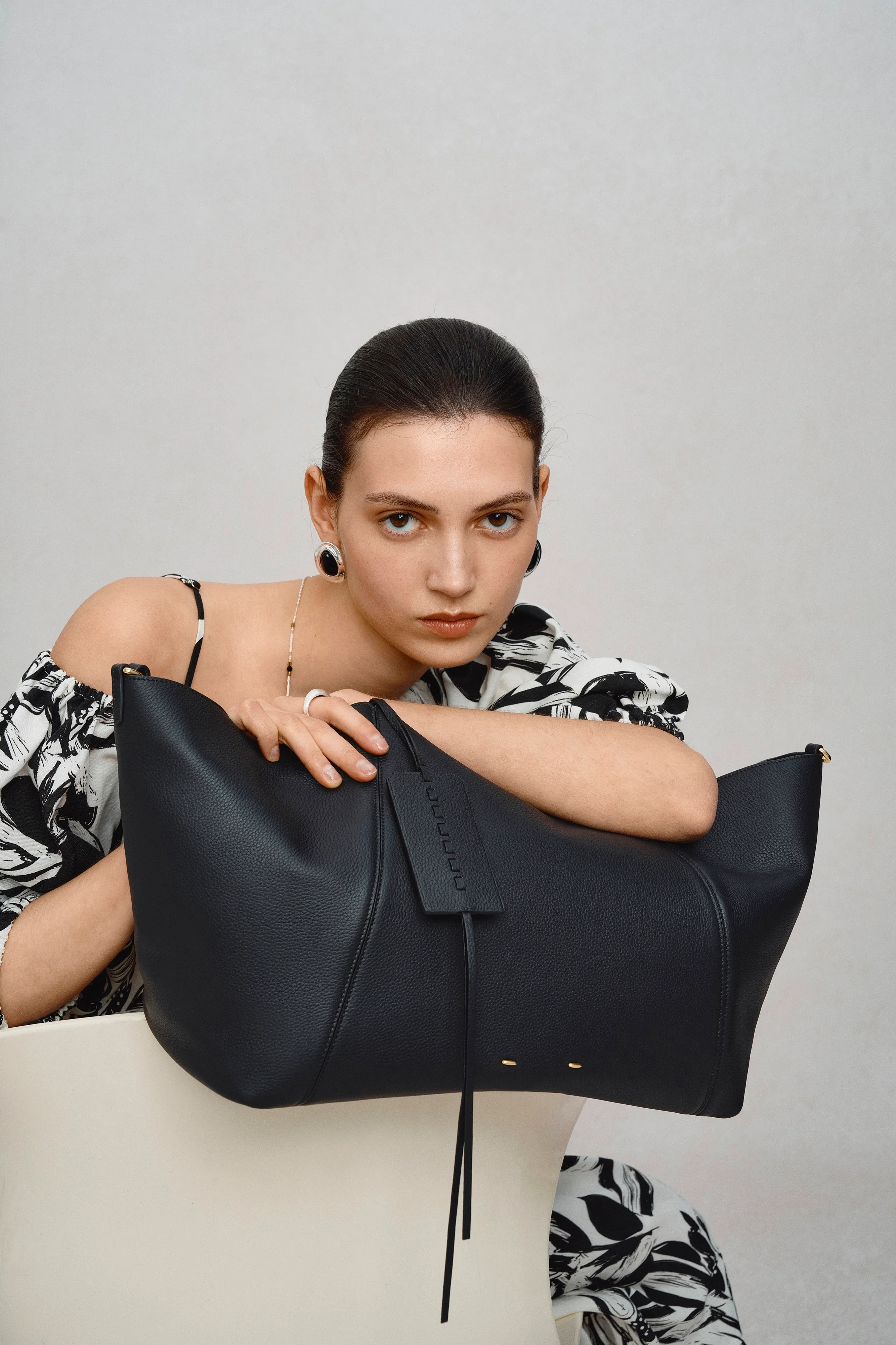 Brera Convertible Tote Bag Large in Full Grain Leather and Suede - Image 11
