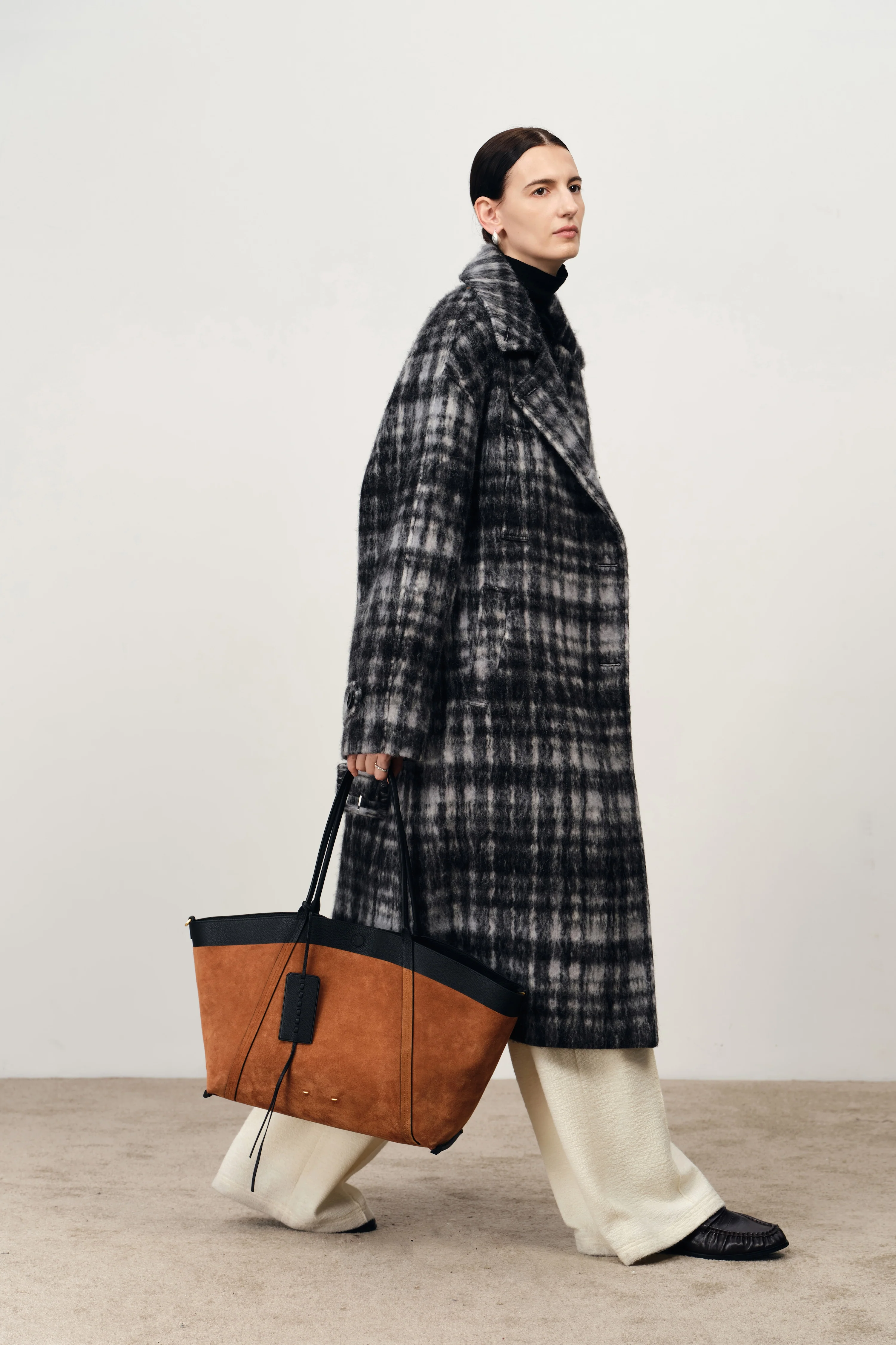 Brera Convertible Tote Bag Large in Full Grain Leather and Suede - Image 9