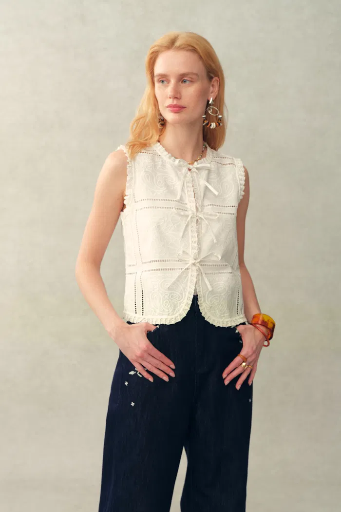 Canoe Paisley Floral Cutwork Tie Front Sleeveless Blouse Top in Cotton - Image 4