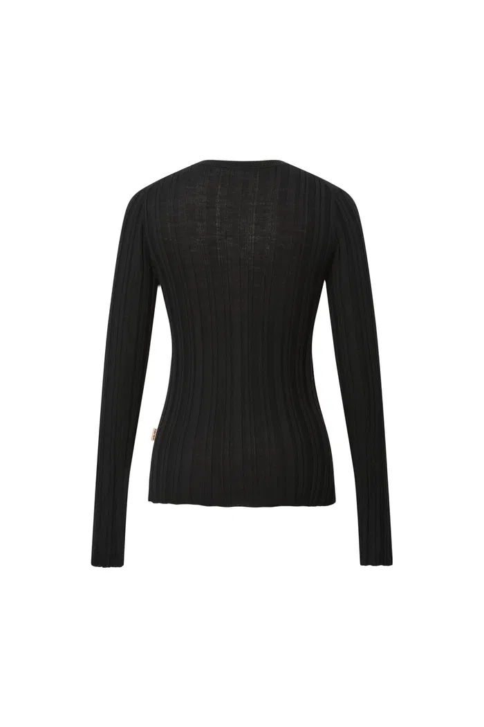 Cara Side Slit Long Sleeve Fitted Top in Merino Wool Yang Yarn Knit - Image 10