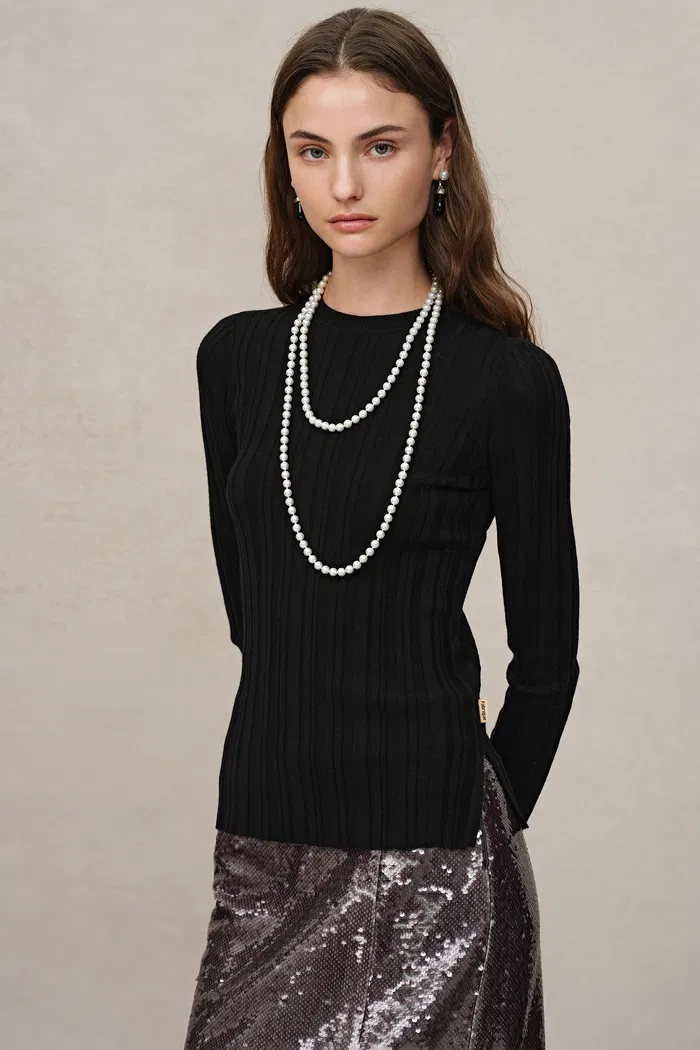 Cara Side Slit Long Sleeve Fitted Top in Merino Wool Yang Yarn Knit - Image 4