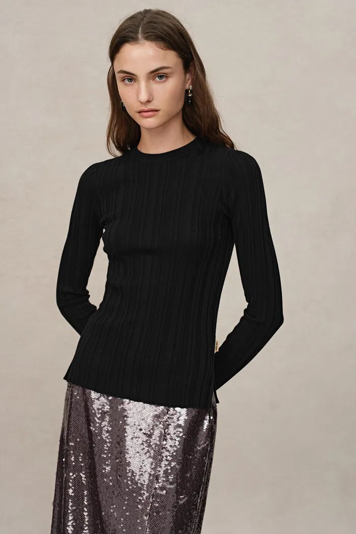 Cara Side Slit Long Sleeve Fitted Top in Merino Wool Yang Yarn Knit - Image 6