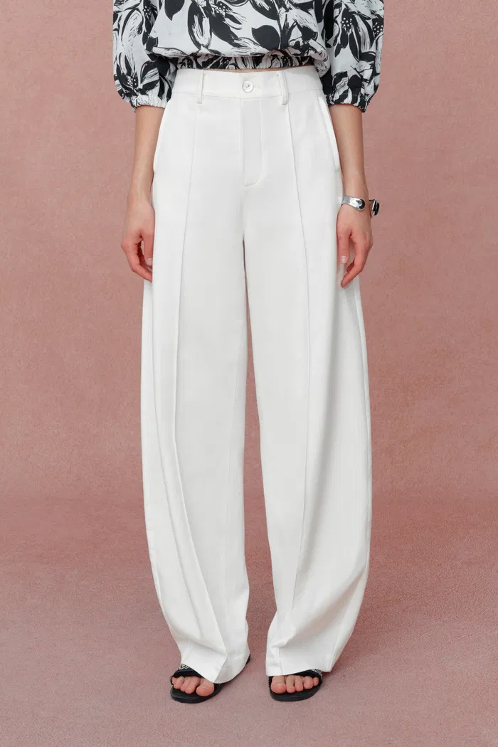 Cassie Low Curve Jeans in Lyocell Denim - Image 3