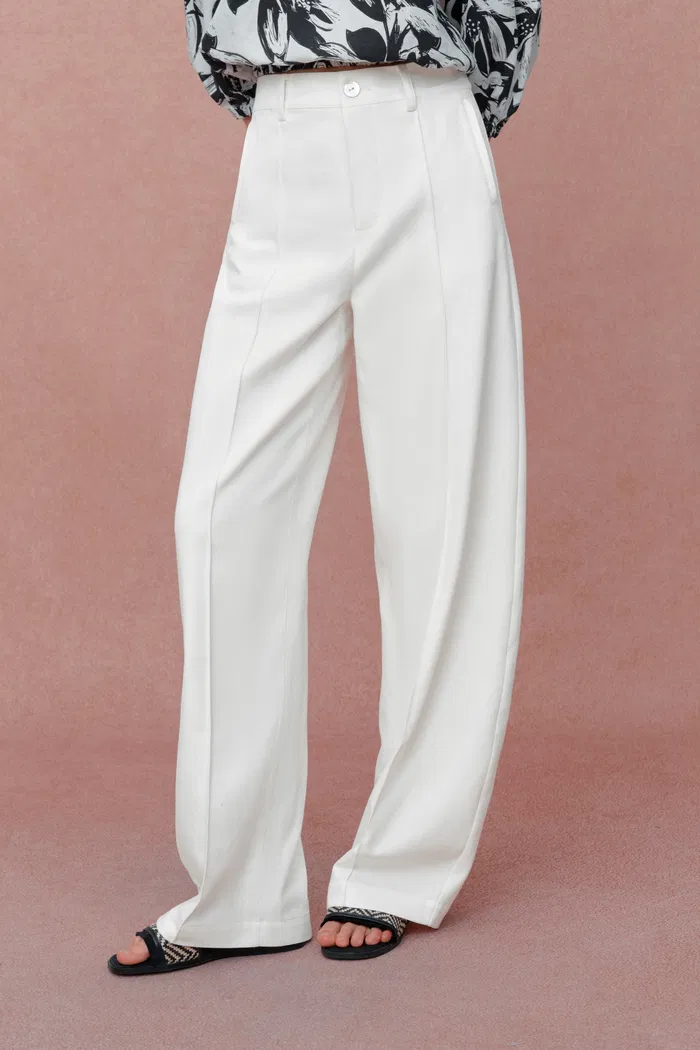 Cassie Low Curve Jeans in Lyocell Denim - Image 4