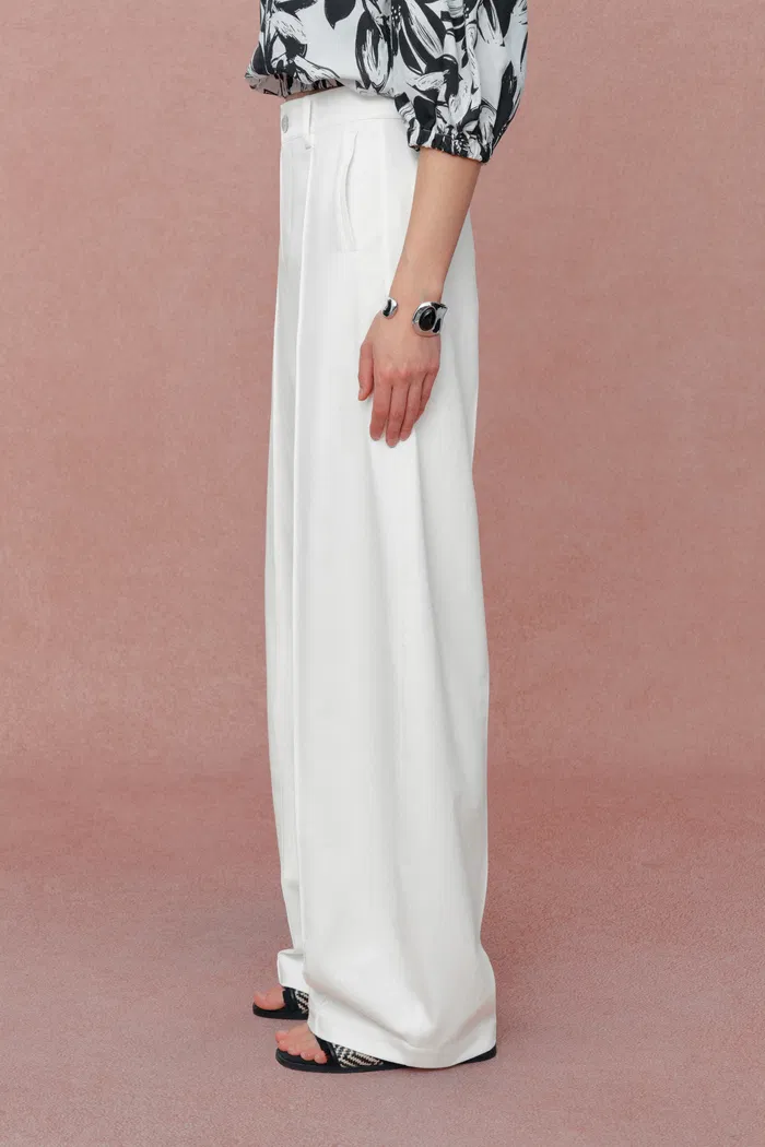 Cassie Low Curve Jeans in Lyocell Denim - Image 5