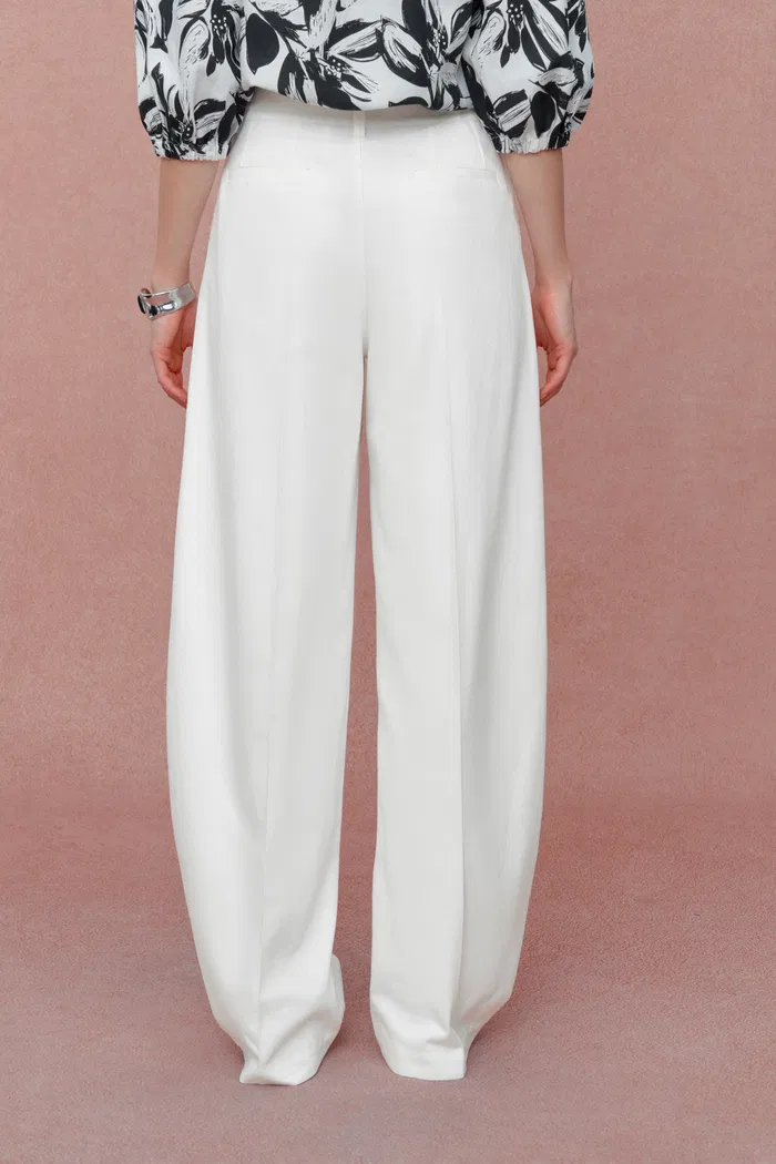 Cassie Low Curve Jeans in Lyocell Denim - Image 6