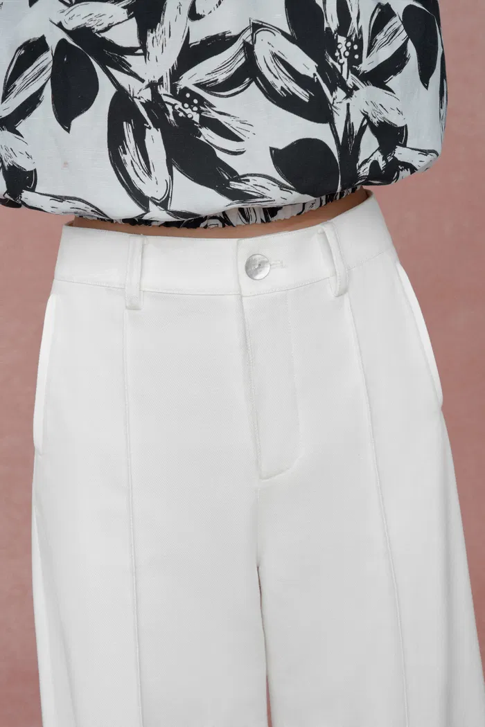 Cassie Low Curve Jeans in Lyocell Denim - Image 7