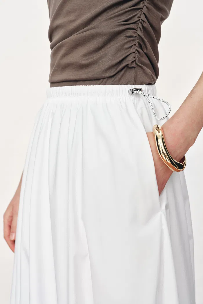 Cathy White Twisted-Seam Bubble Midi Skirt in Lightweight Blend - Image 4