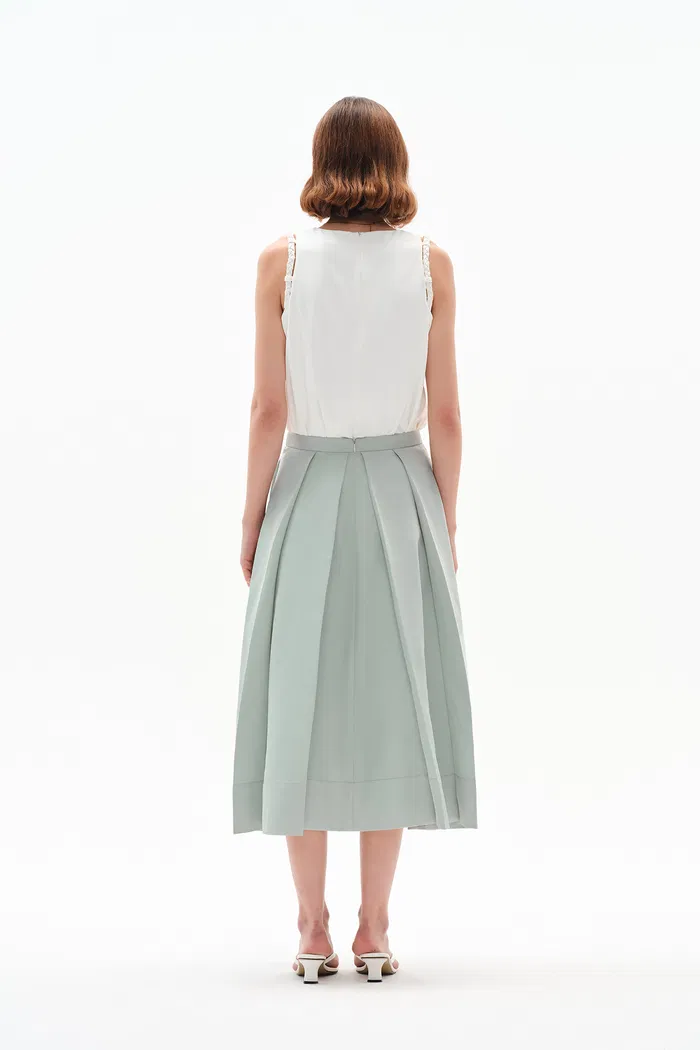 Cici A Line Pleated Flare Skirt in Crystal Flow Satin - Image 4
