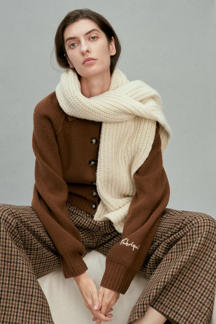 Demi Collared Cardigan in Merino Wool-Cashmere - Image 3