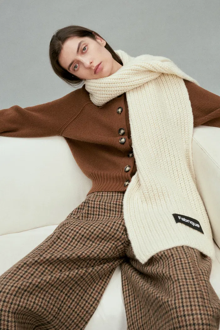 Demi Collared Cardigan in Merino Wool-Cashmere - Image 4