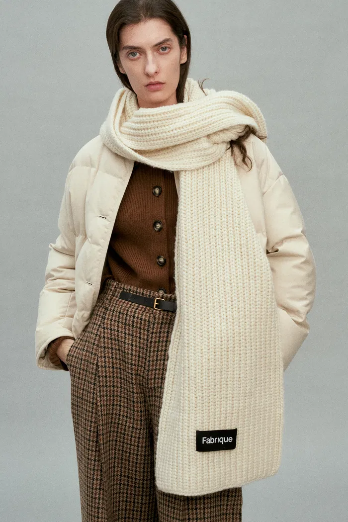 Demi Collared Cardigan in Merino Wool-Cashmere - Image 5