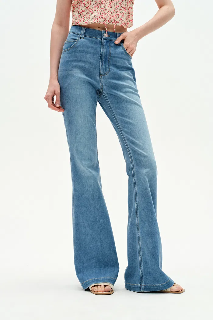 Deni Fitted Bootcut Jeans in Stretch Denim - Image 3