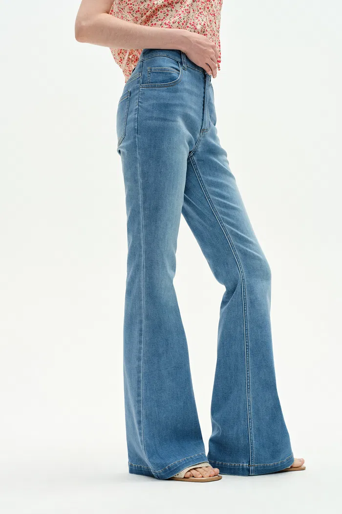 Deni Fitted Bootcut Jeans in Stretch Denim - Image 5