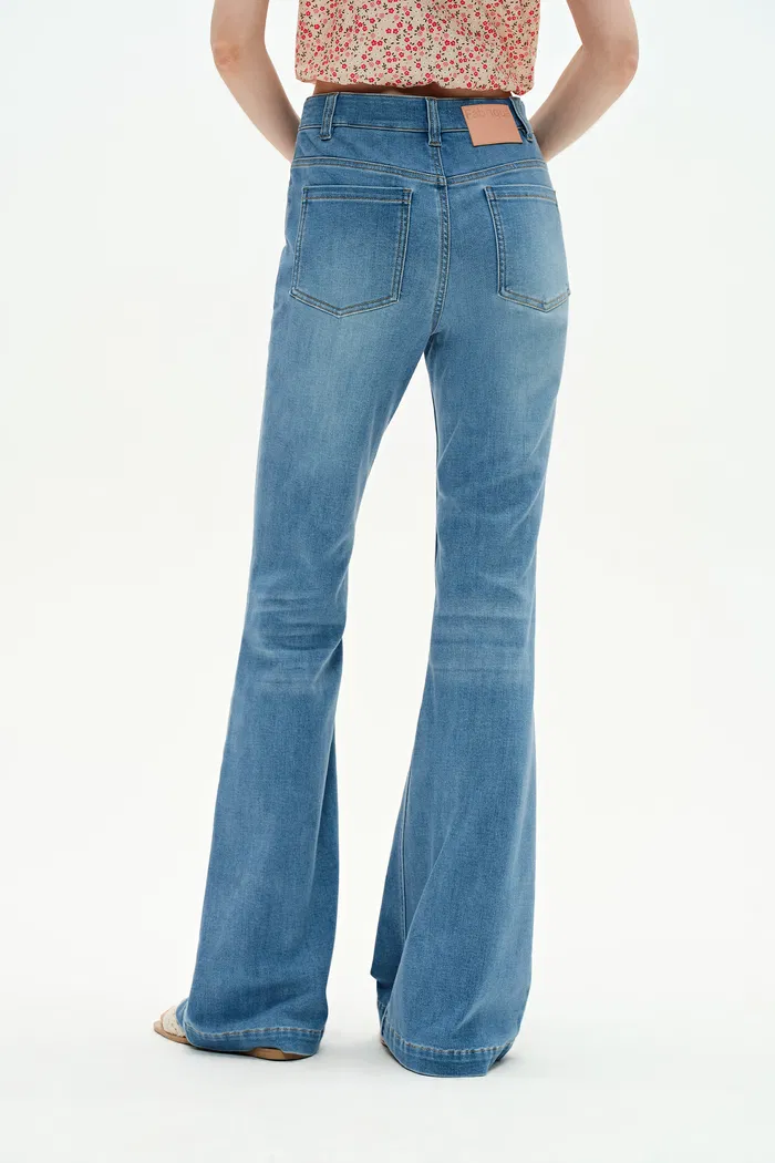 Deni Fitted Bootcut Jeans in Stretch Denim - Image 6
