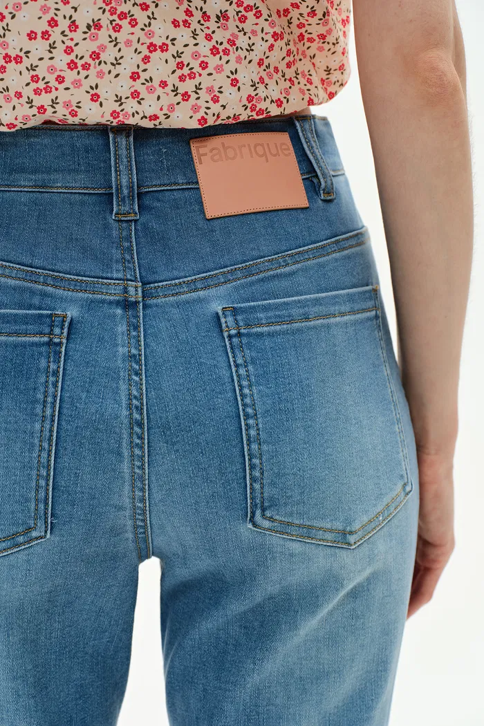 Deni Fitted Bootcut Jeans in Stretch Denim - Image 7