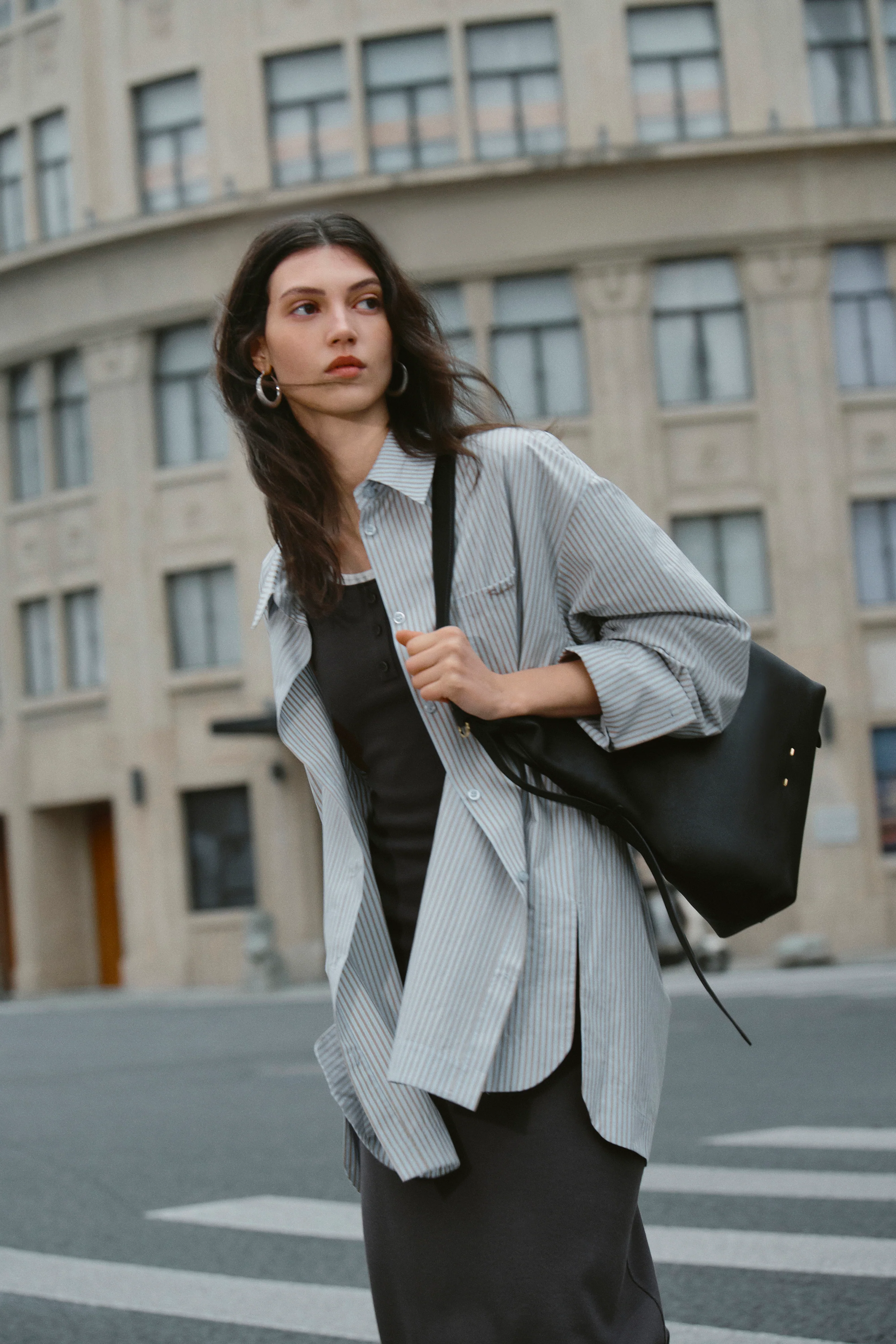 Duomo Hobo Bag Medium in Full Grain Leather - Image 3