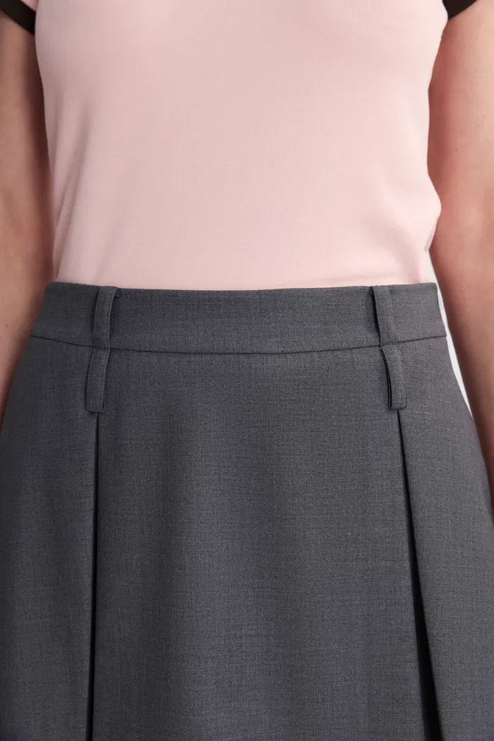 Emily Wren Pleated Mid Rise Skort in Fine Twill - Image 7