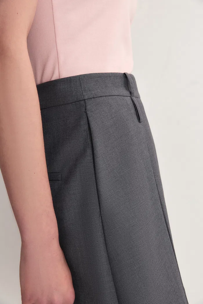 Emily Wren Pleated Mid Rise Skort in Fine Twill - Image 8