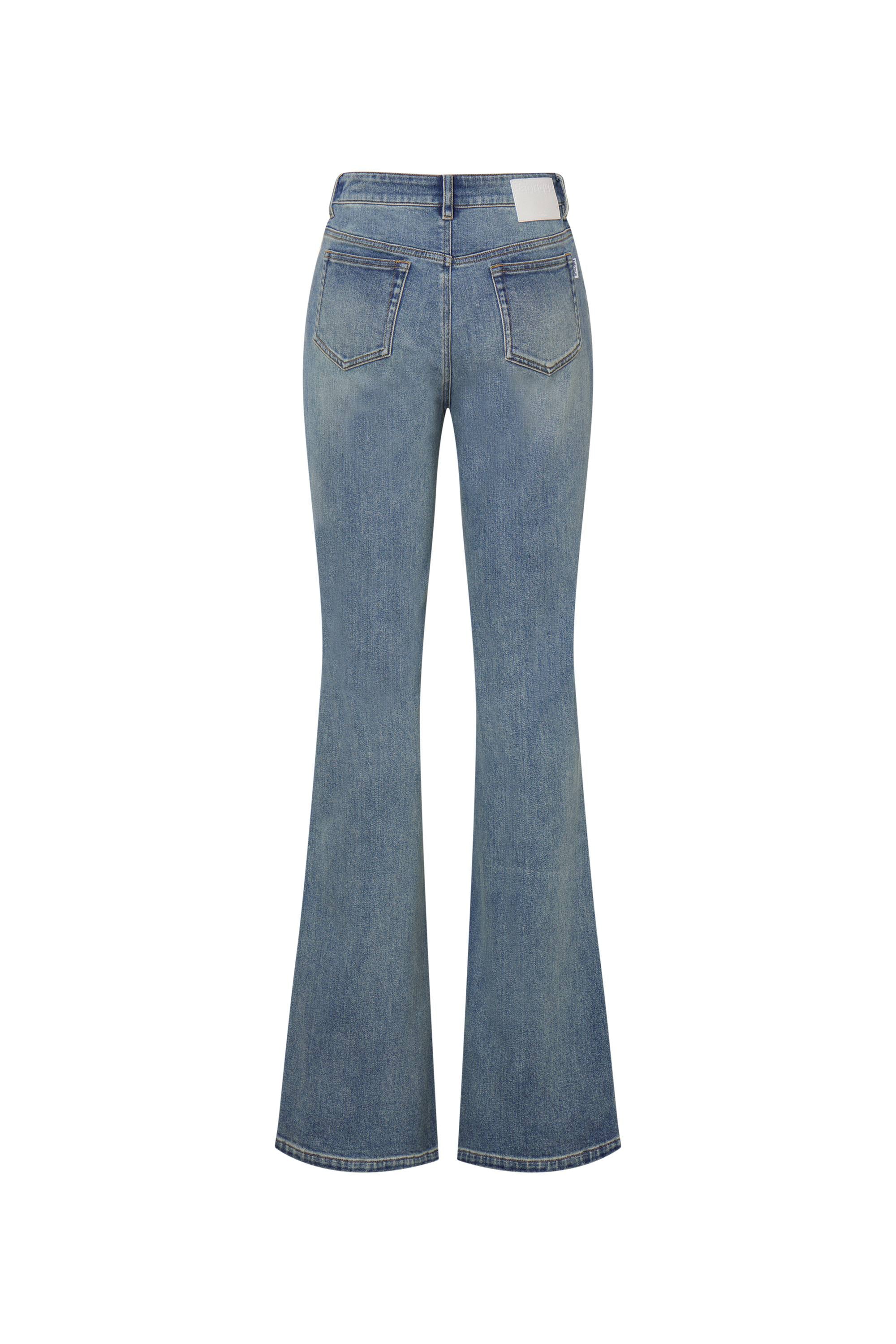 Emma Bootcut Jeans in Stretchy Denim - Image 11