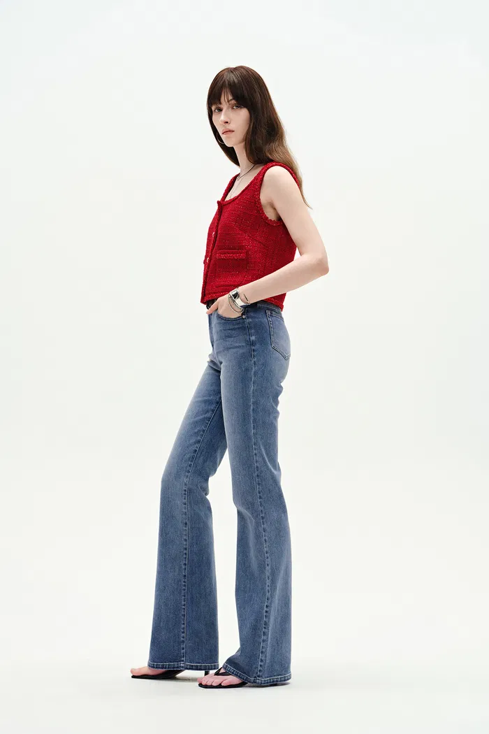 Emma Bootcut Jeans in Stretchy Denim - Image 4