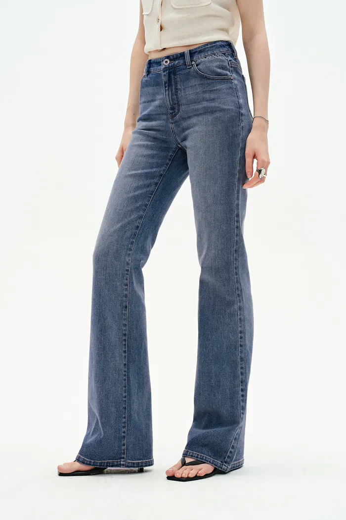 Emma Bootcut Jeans in Stretchy Denim - Image 6