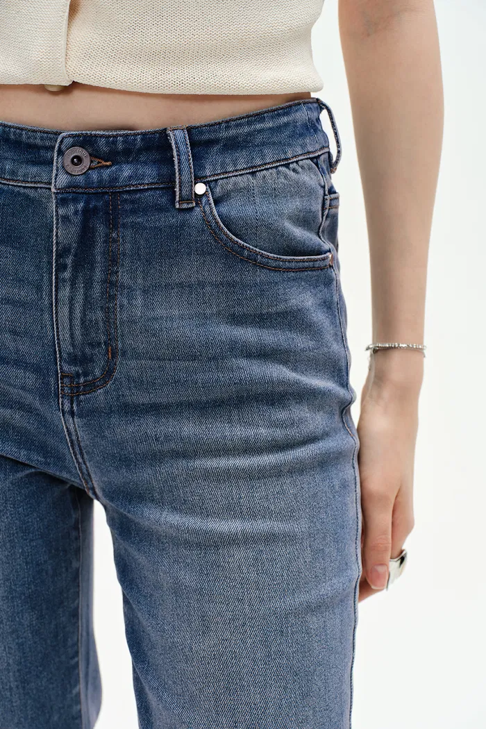 Emma Bootcut Jeans in Stretchy Denim - Image 8
