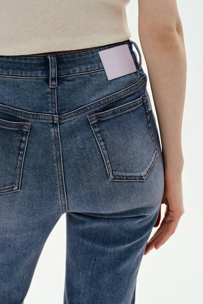 Emma Bootcut Jeans in Stretchy Denim - Image 9