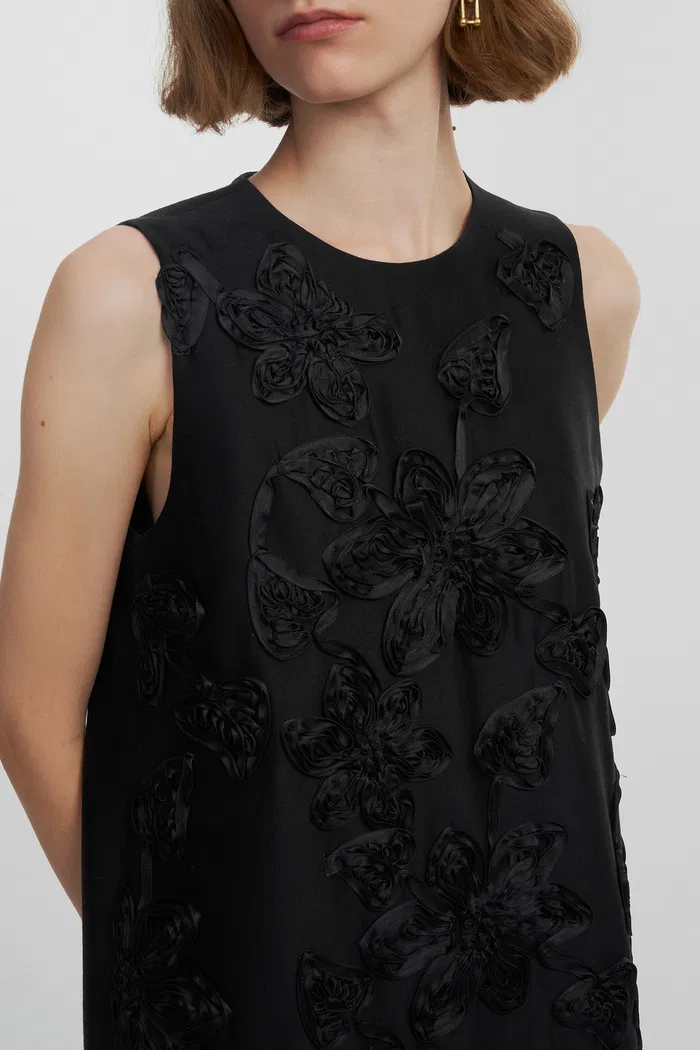 Engrave Embroidered Dress in Silk Wool Blend - Image 2