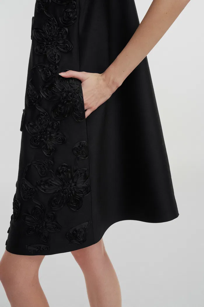Engrave Embroidered Dress in Silk Wool Blend - Image 7