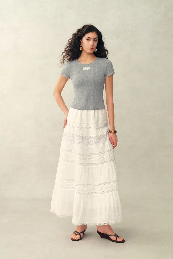 Eva Scalloped Lace Trim Fitted Sleeve T-shirt in Hollow Knitting