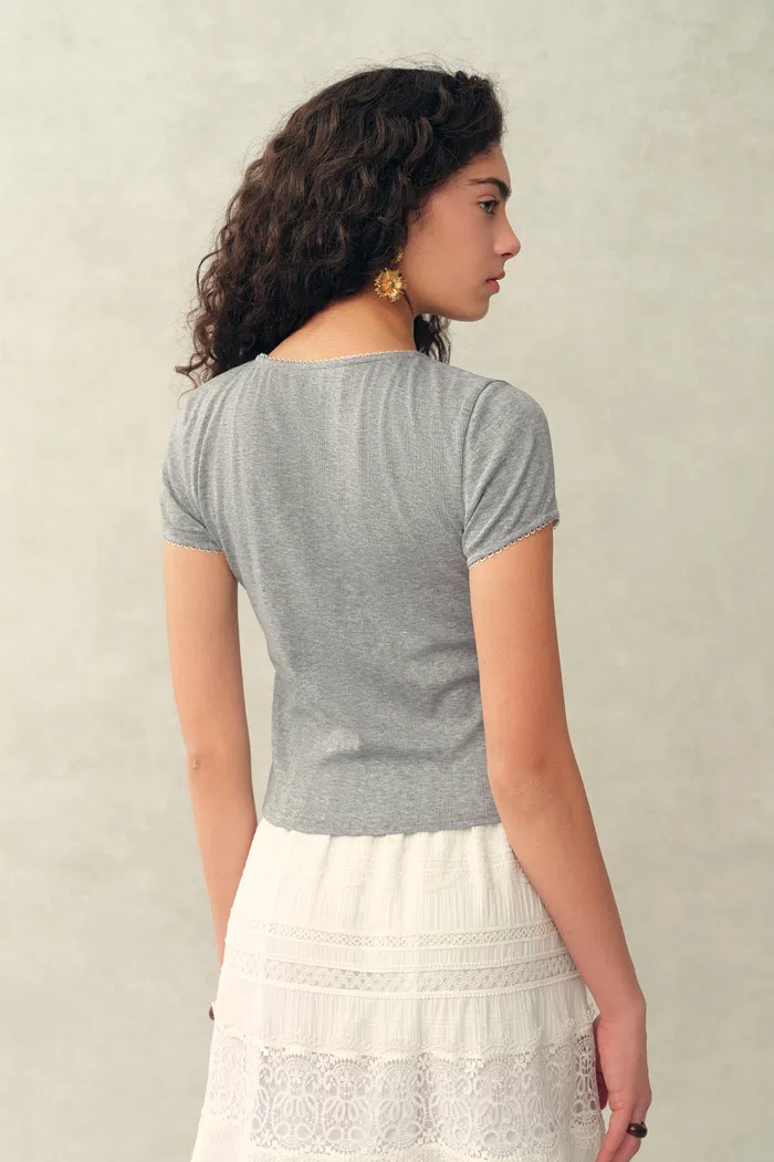 Eva Scalloped Lace Trim Fitted Sleeve T-shirt in Hollow Knitting - Image 3