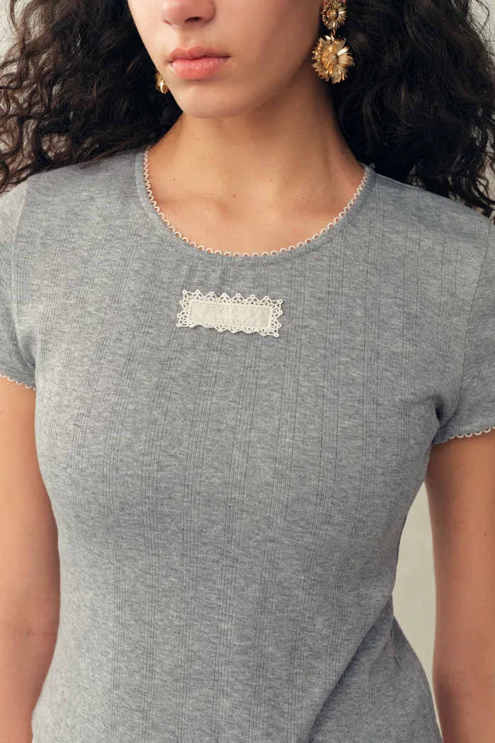 Eva Scalloped Lace Trim Fitted Sleeve T-shirt in Hollow Knitting - Image 4