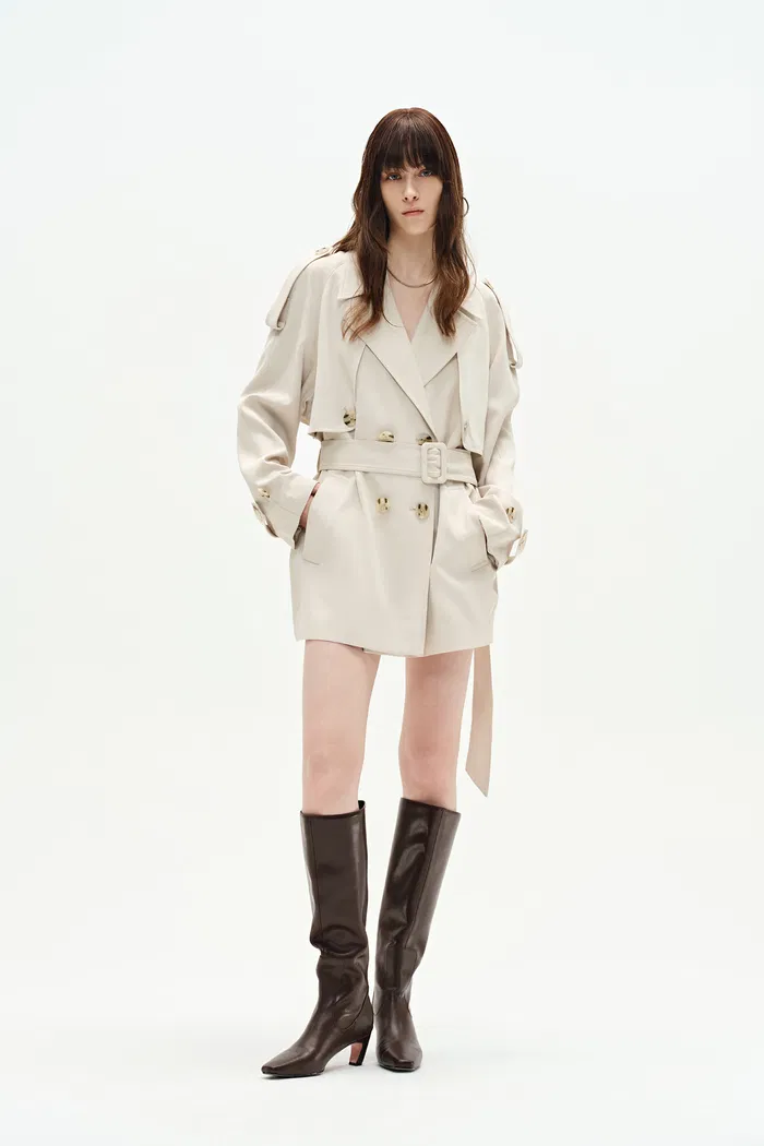 Glenn Short Trench Coat in Plant-Based Twill - Image 3
