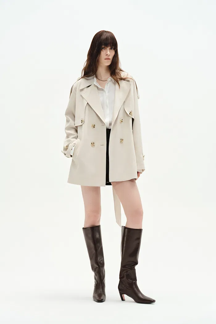 Glenn Short Trench Coat in Plant-Based Twill - Image 4