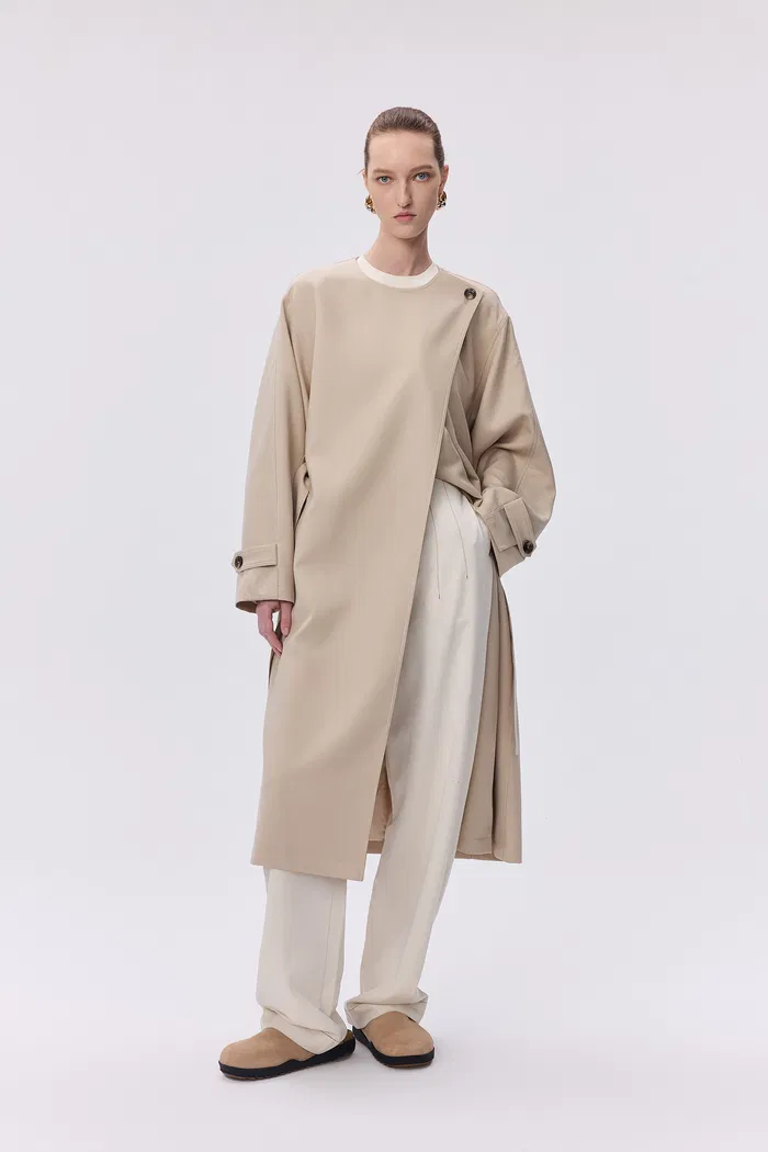 Hilda Single Button Collarless Trench in Wool Fine Twill - Image 4