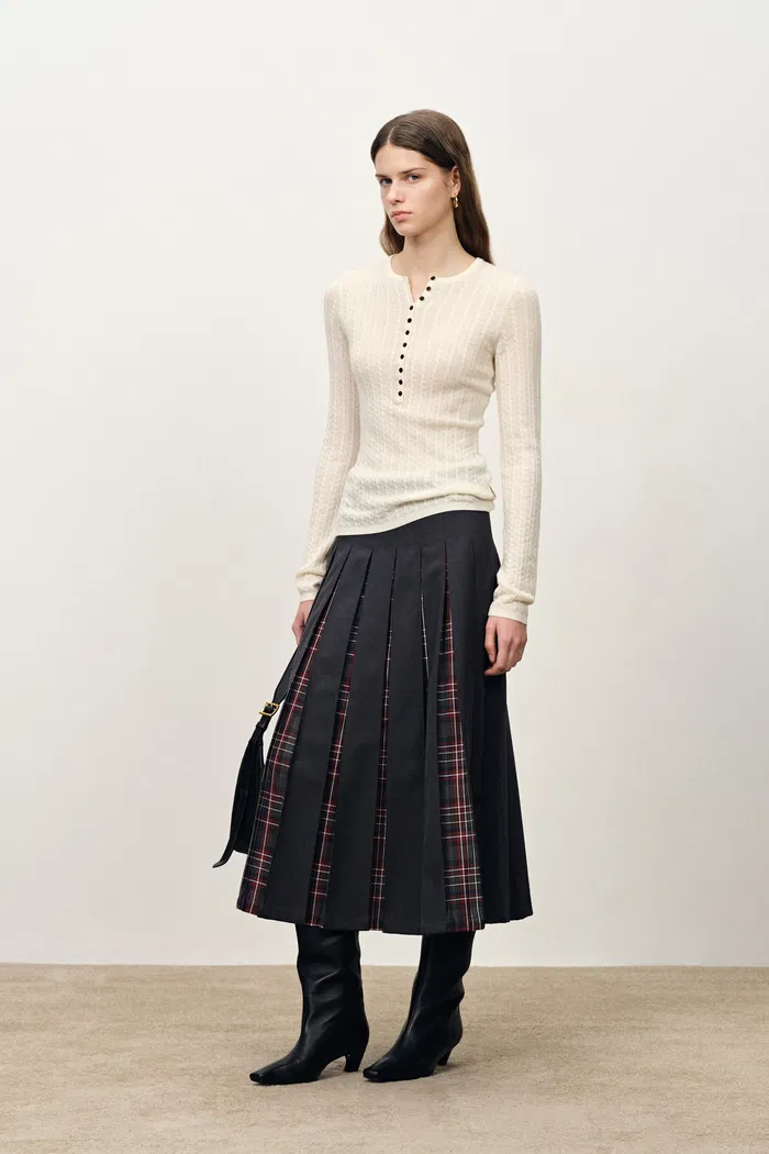 Issac Lightweight Long Sleeve Sweater in Merino Wool Cable Knit - Image 3