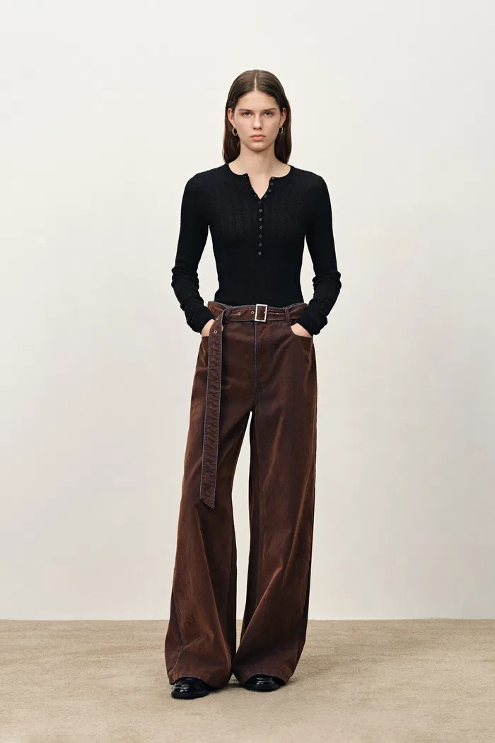 Issac Lightweight Long Sleeve Sweater in Merino Wool Cable Knit - Image 3