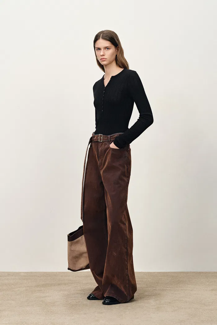 Issac Lightweight Long Sleeve Sweater in Merino Wool Cable Knit - Image 4