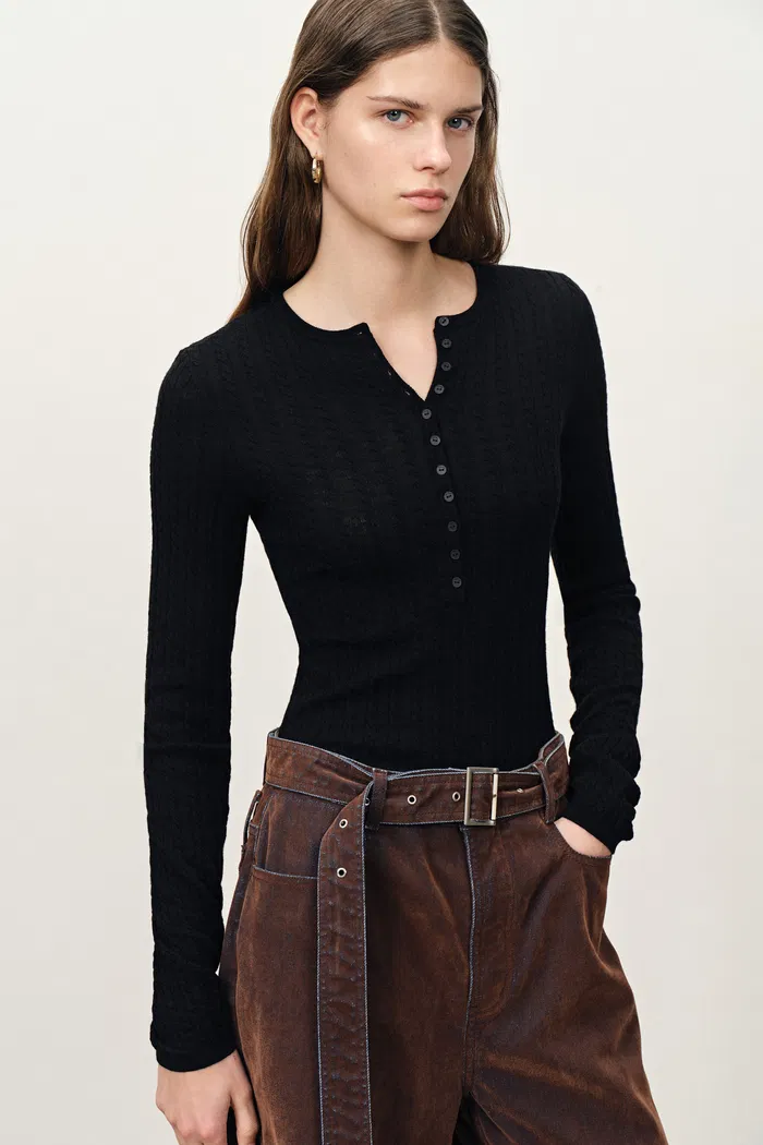 Issac Lightweight Long Sleeve Sweater in Merino Wool Cable Knit - Image 5