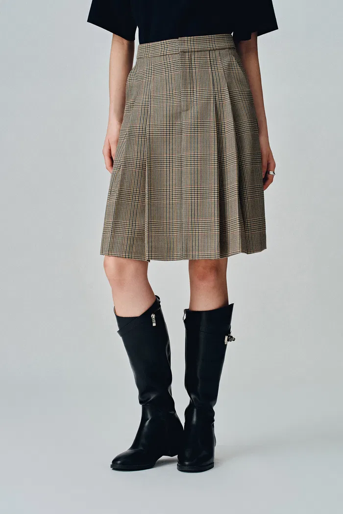 Javia Plaid Pleated Skirt in Prince of Wales Merino Wool - Image 6