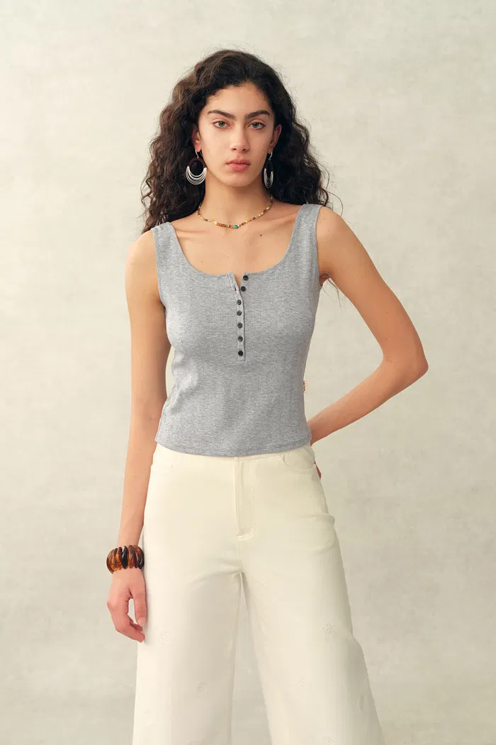 Kari Henley Collar Sleeveless Vest Top in Openwork Knit - Image 2