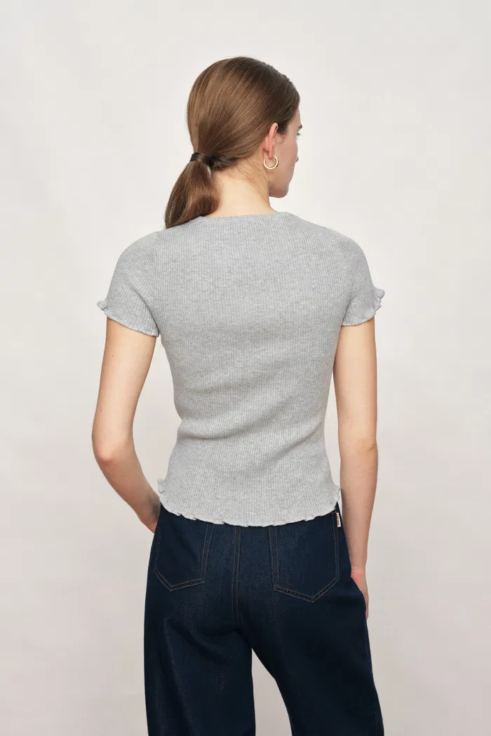 Linnea Grey Ruffle-Edge Sculpted T-shirt in Cotton Wool Knit - Image 4